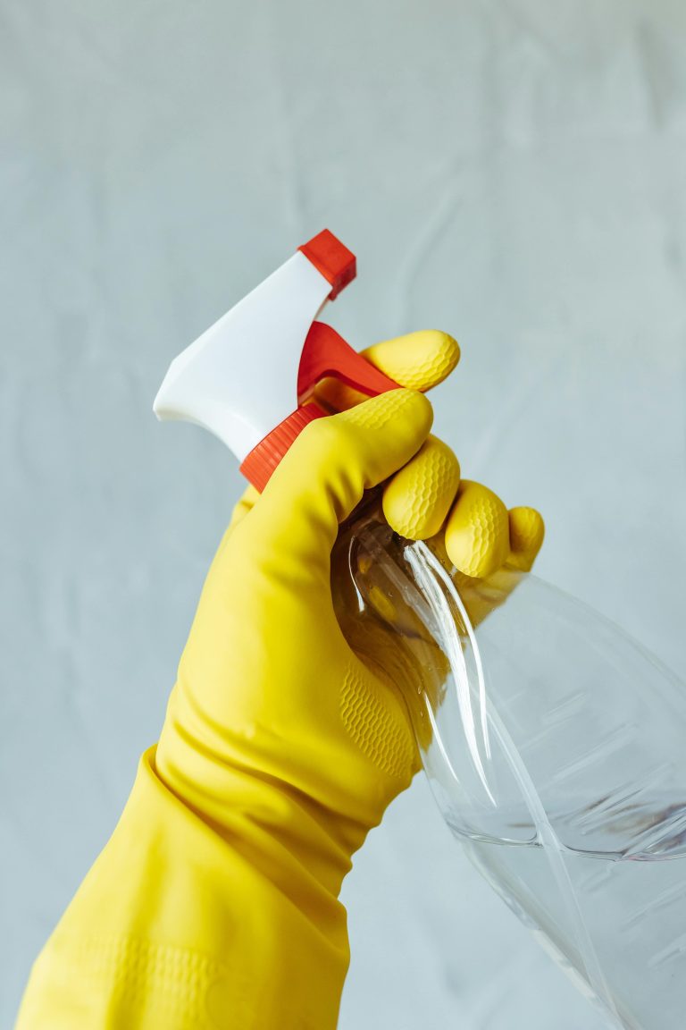 Ons team Professioneel tapijt reinigen in Rotterdam met geavanceerde reinigingtechnieken voor een hygiënische leefomgeving